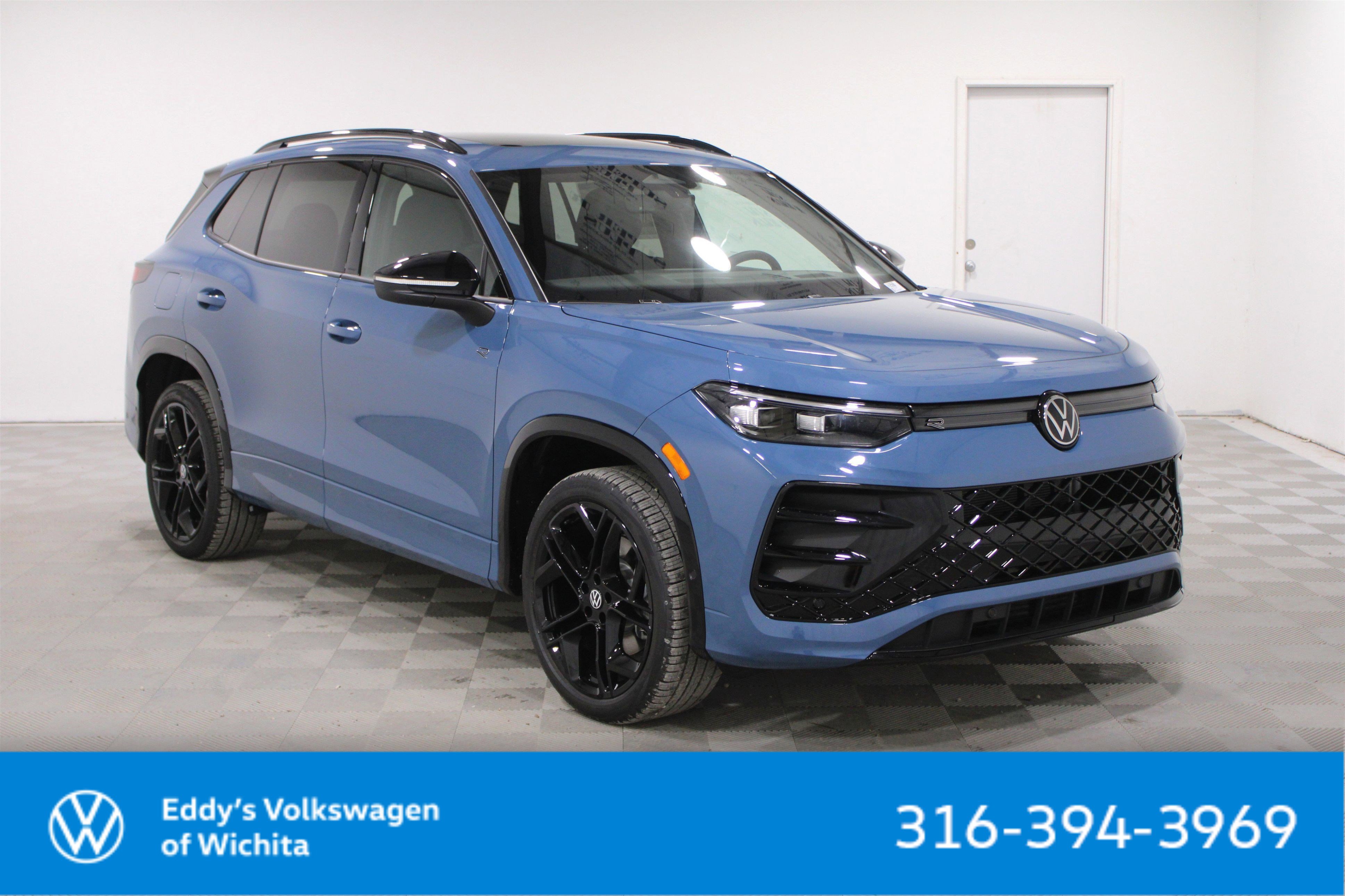 2026 Volkswagen Tiguan SE R-LINE BLACK's photo