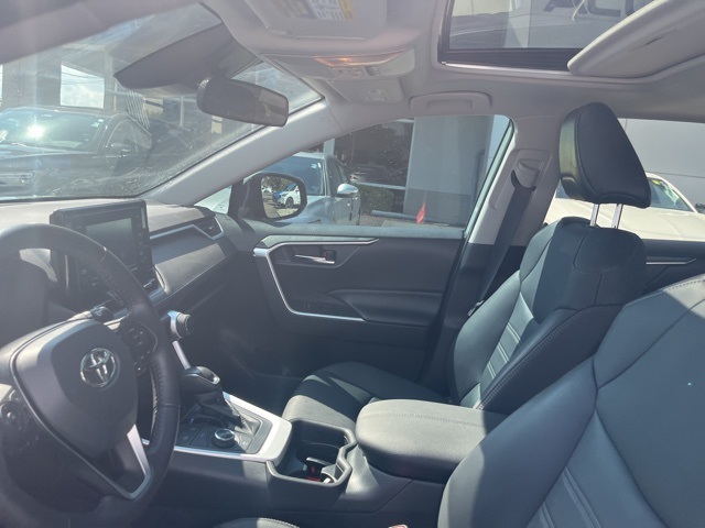 2021 Toyota RAV4 Hybrid XLE Premium photo 35