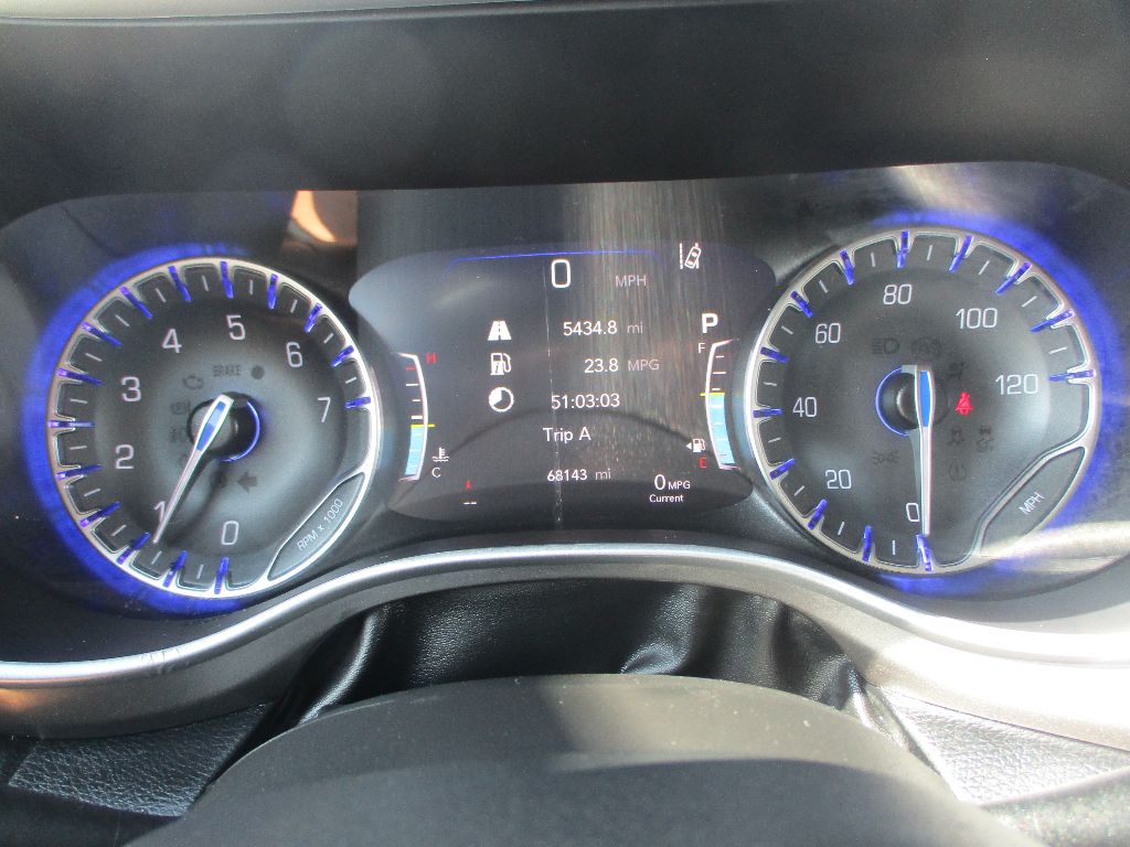 2022 Chrysler Pacifica Touring L photo 12