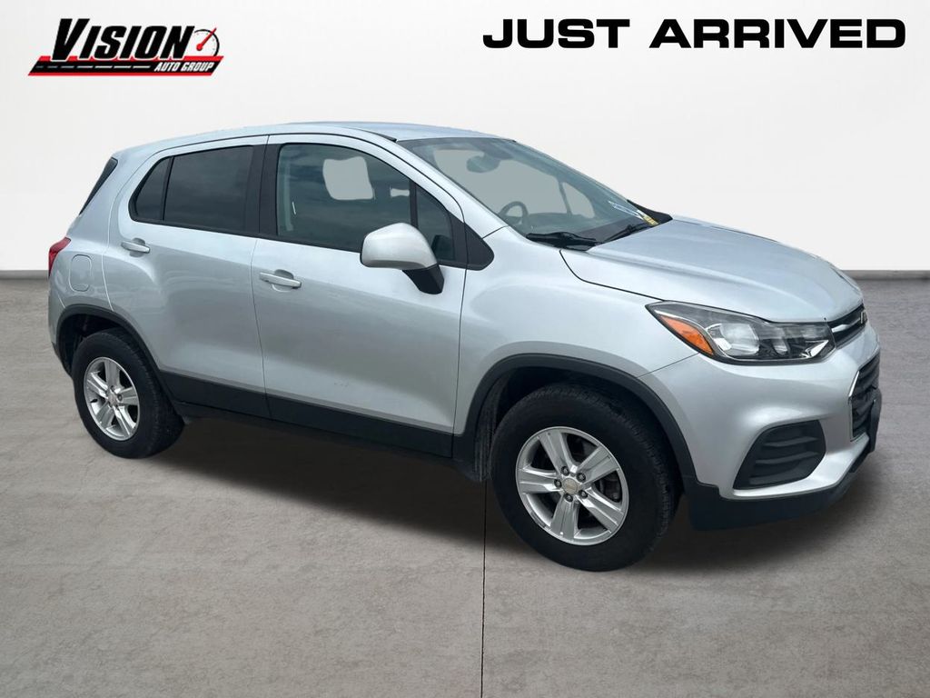 2017 Chevrolet Trax LS photo 3