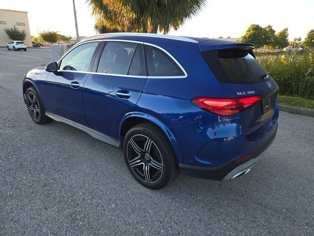 2023 Mercedes Benz GLC 300 photo 3
