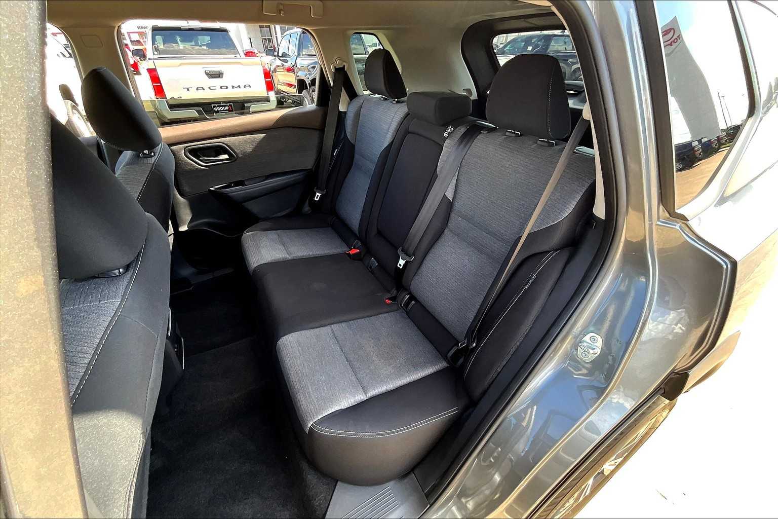 2023 Nissan Rogue SV photo 15