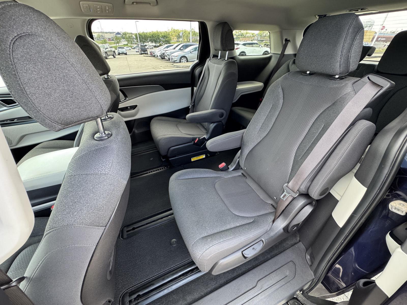 2022 Kia Carnival LX photo 29