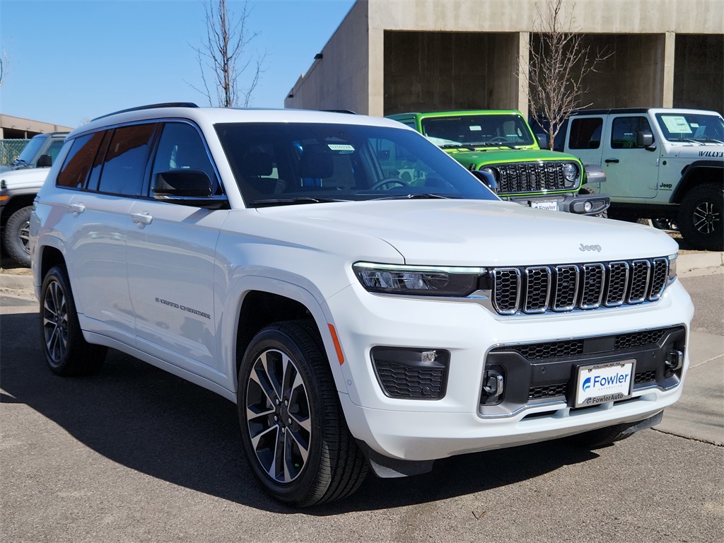 2025 Jeep Grand Cherokee Overland photo 3