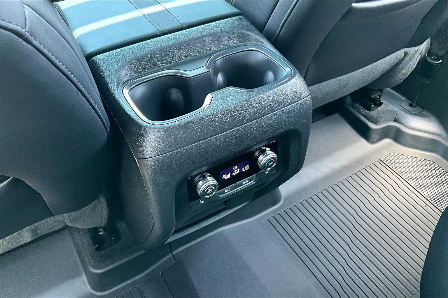 2024 Gmc Acadia AT4 photo 25