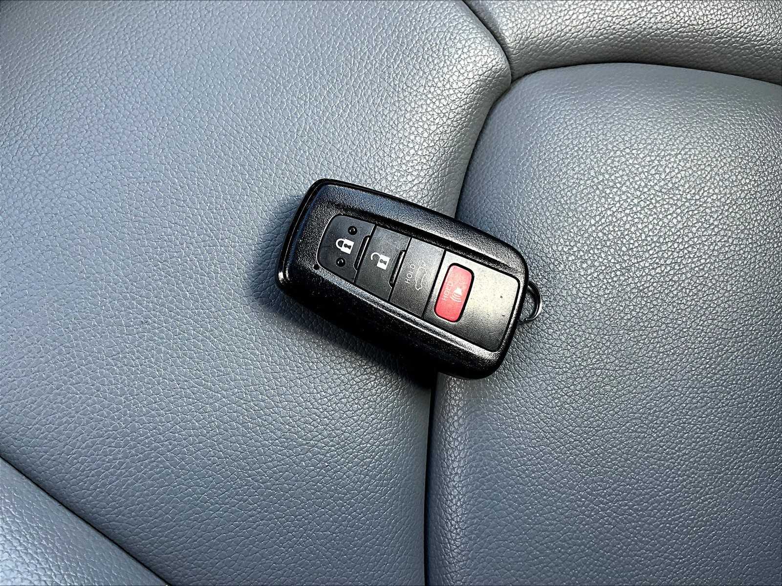 2021 Toyota Highlander XLE photo 28
