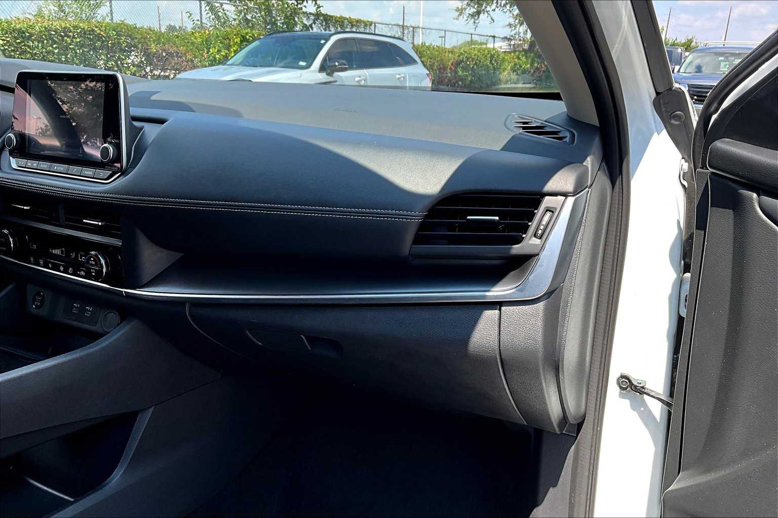 2024 Nissan Rogue SV photo 16