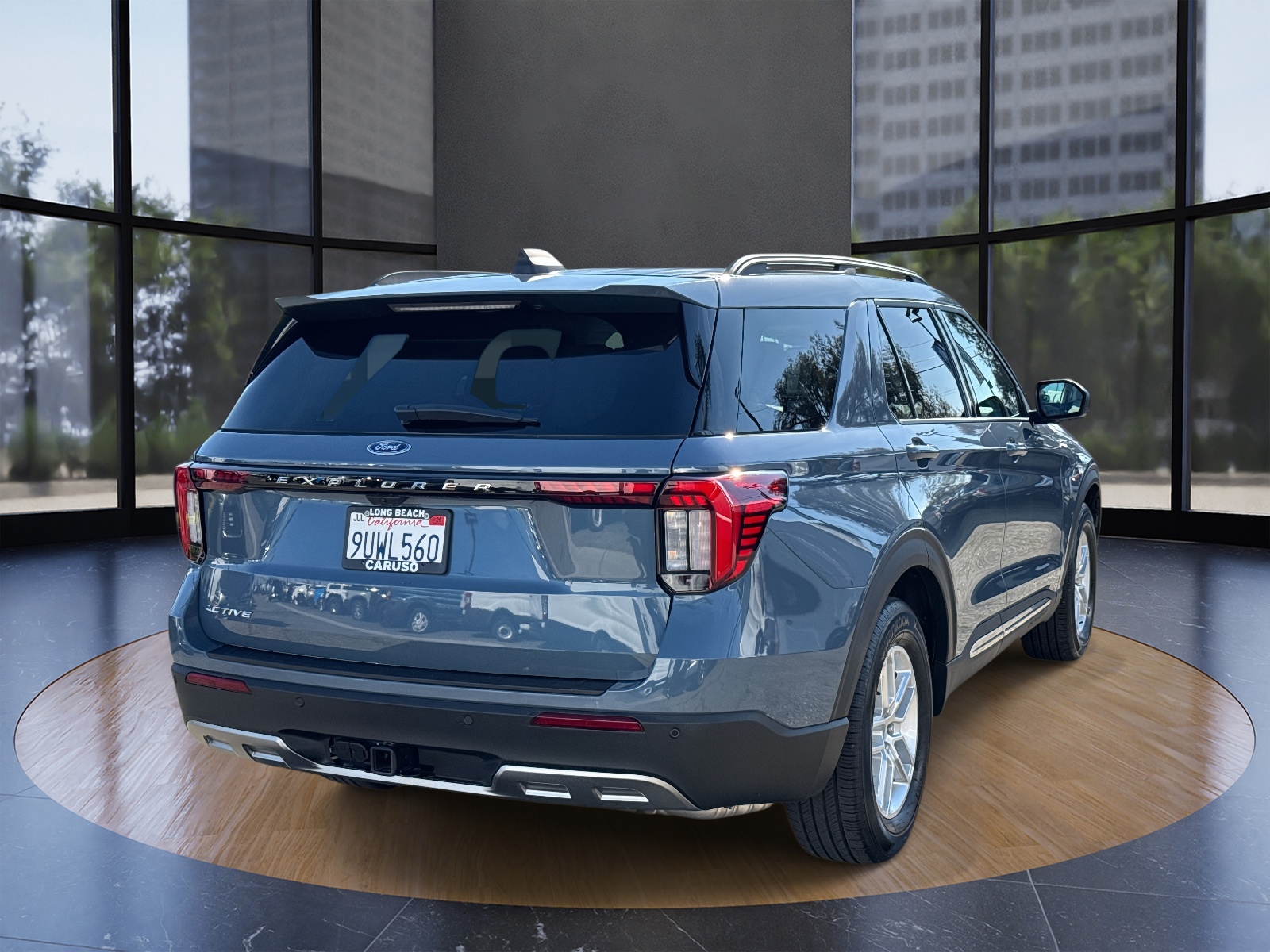 2025 Ford Explorer photo 3