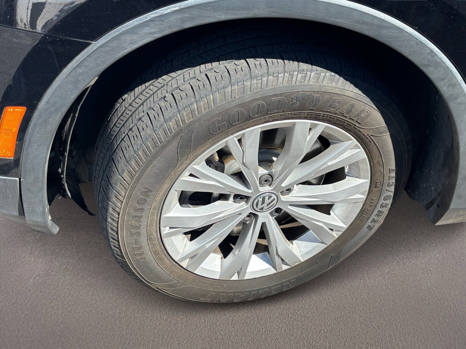 2020 Volkswagen Tiguan S photo 3