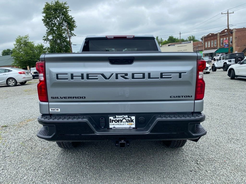 2025 Chevrolet Silverado 1500 Custom photo 4