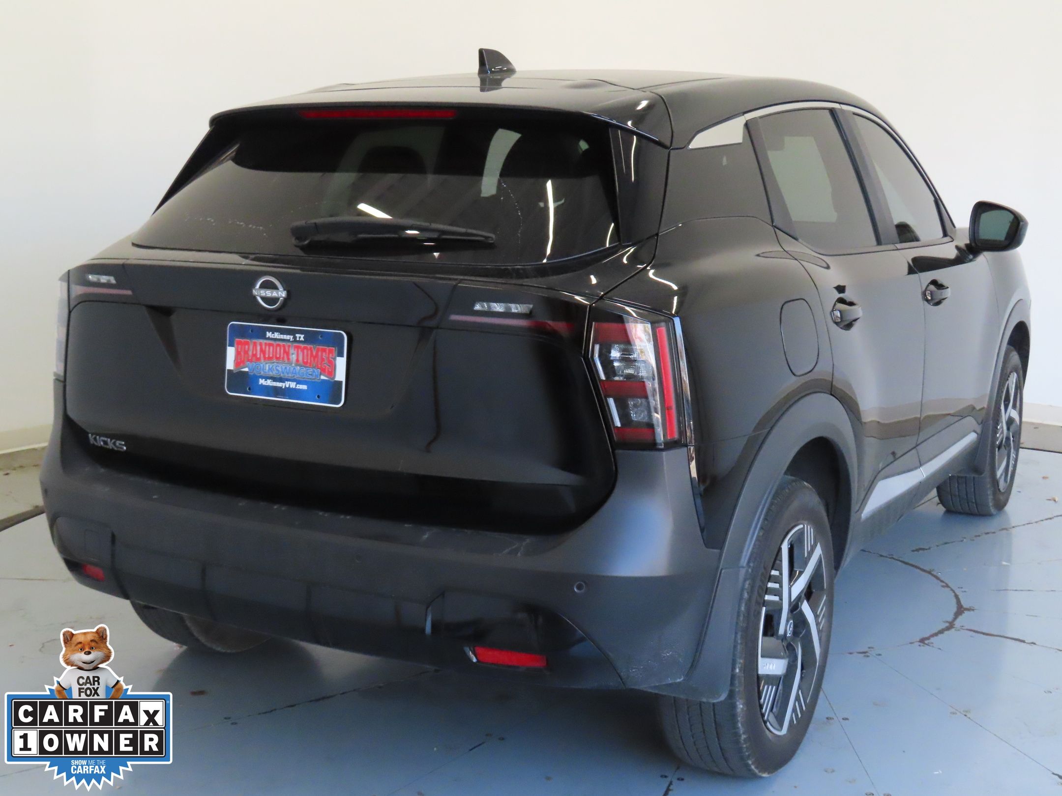 2025 Nissan Kicks SV photo 3