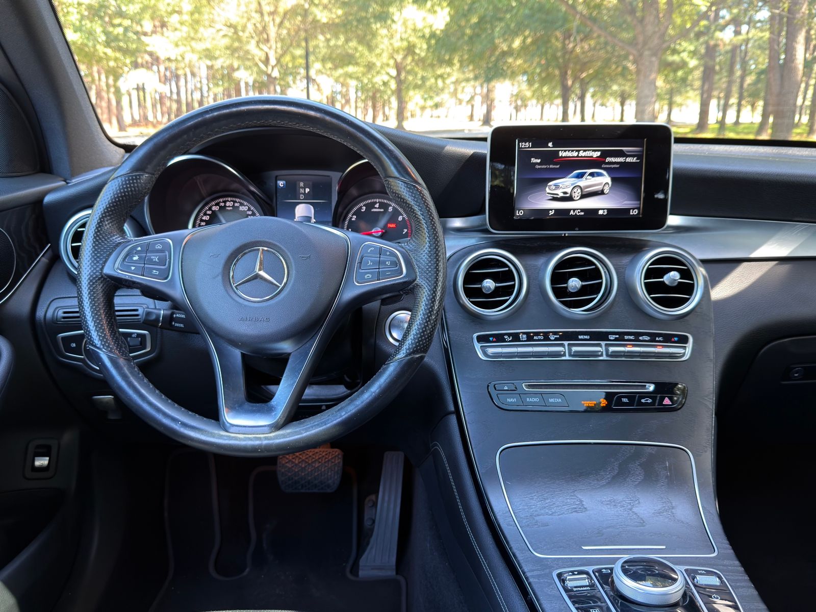 2018 Mercedes Benz GLC 300 4MATIC photo 2
