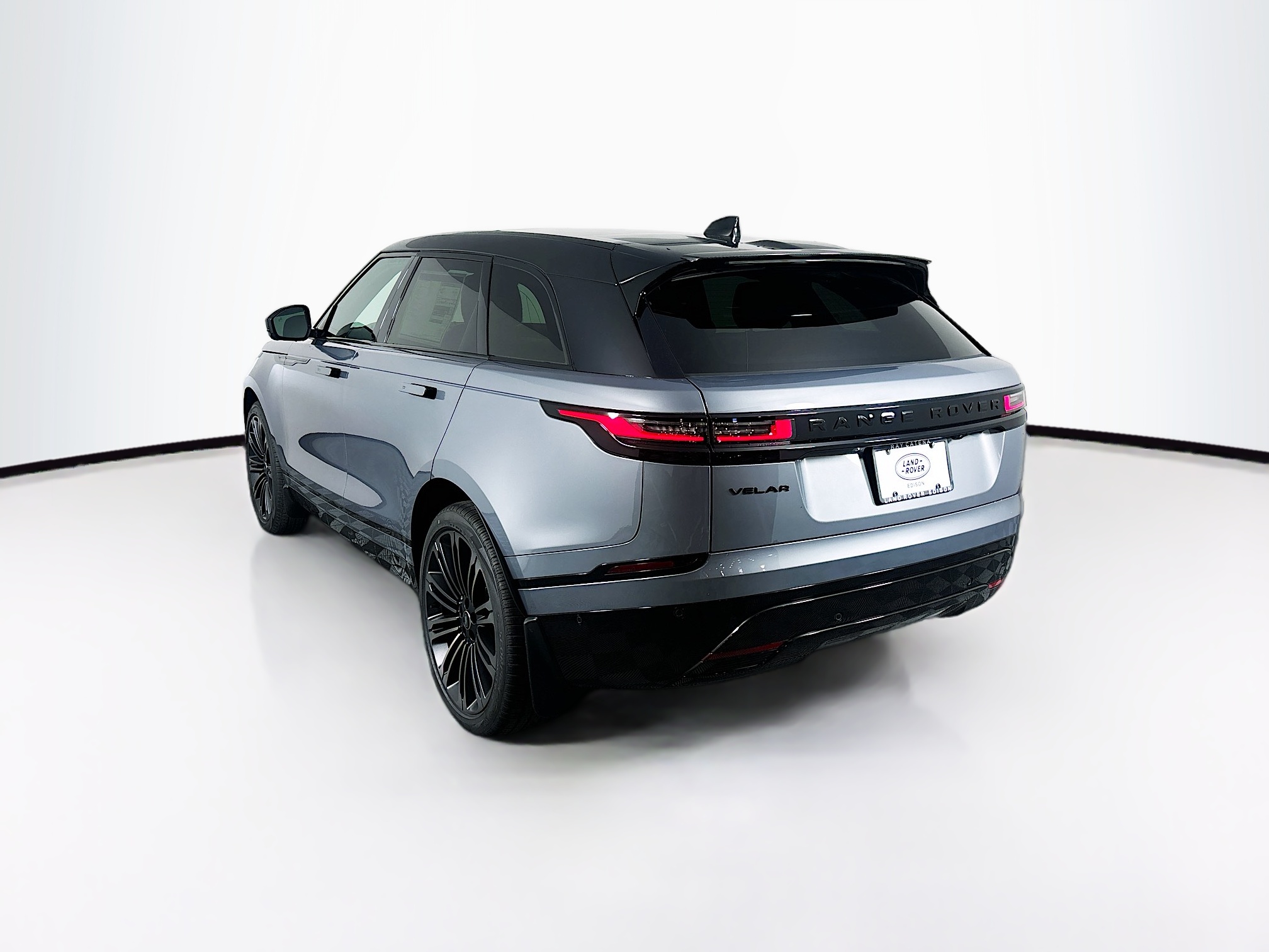 2026 Land Rover Range Rover Velar SE photo 4
