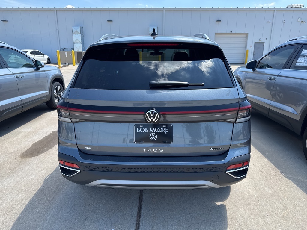 2025 Volkswagen Taos SE photo 2