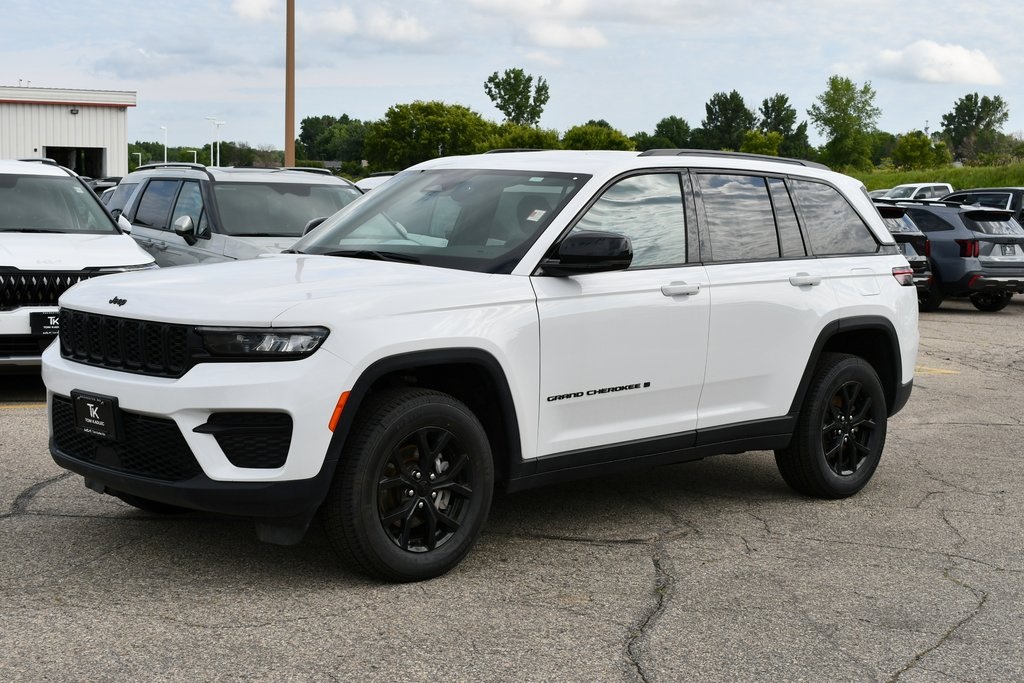 Used 2024 Jeep Grand Cherokee Altitude with VIN 1C4RJHAG7RC150570 for sale in Rochester, Minnesota