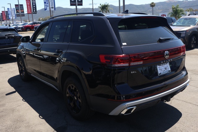2024 Volkswagen Atlas Peak Edition SEL photo 4