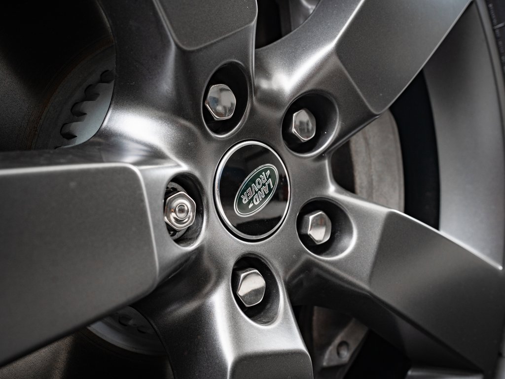 2025 Land Rover Defender 90 X-Dynamic SE photo 8