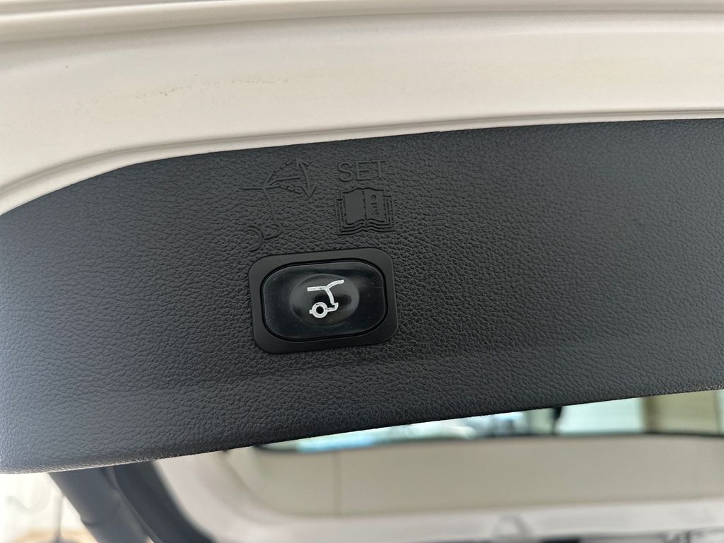 2019 Ford Escape SEL photo 25