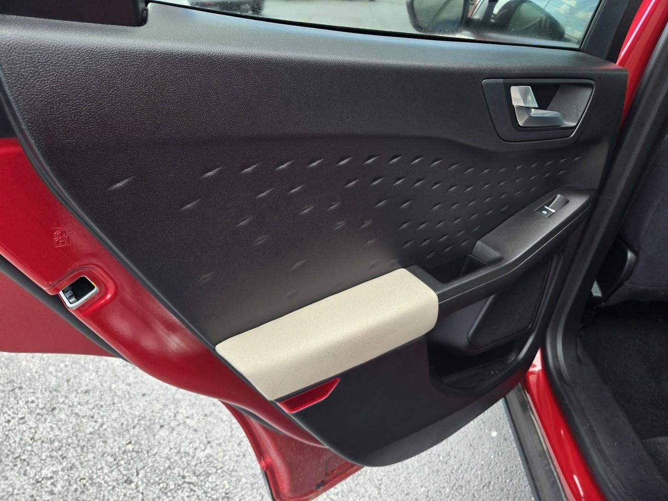 2020 Ford Escape SE photo 33