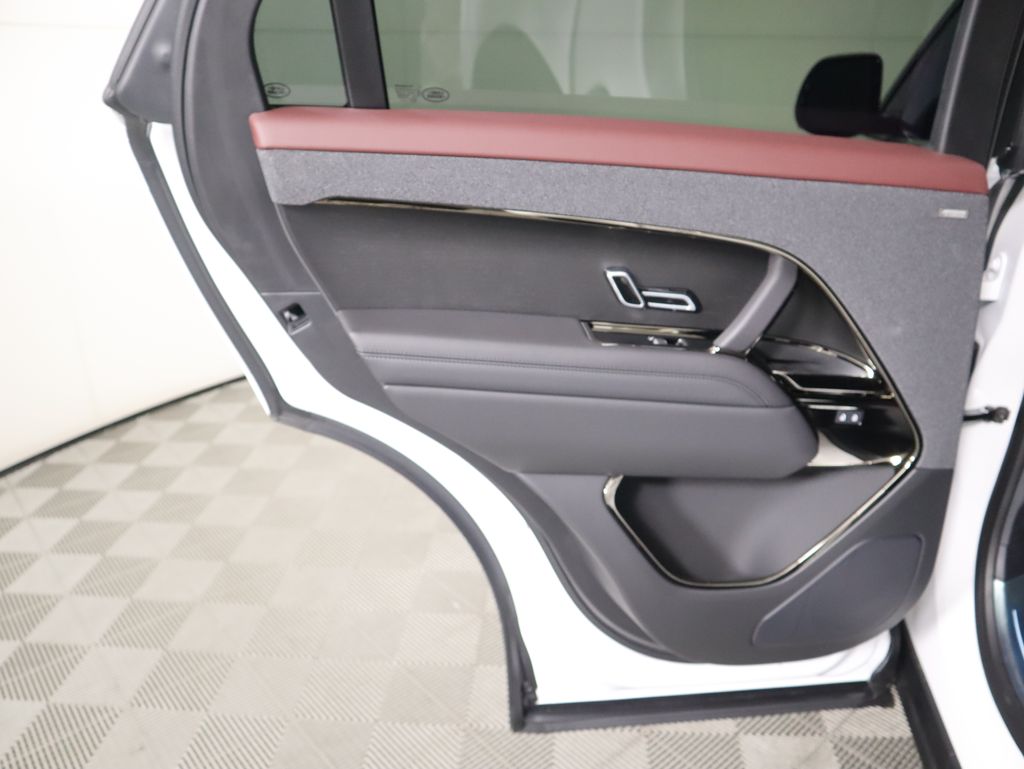2025 Land Rover Range Rover Sport SE photo 24