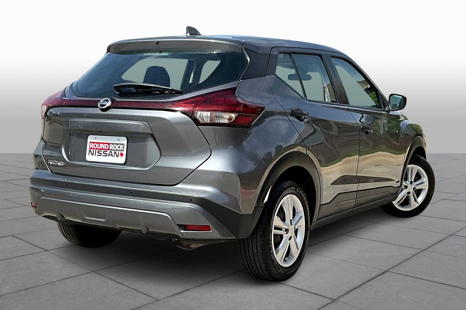2021 Nissan Kicks S photo 12