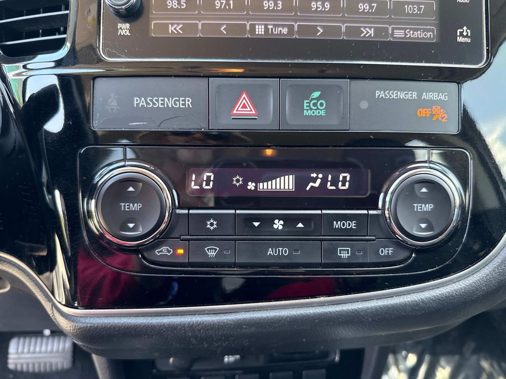 2018 Mitsubishi Outlander PHEV SEL photo 16