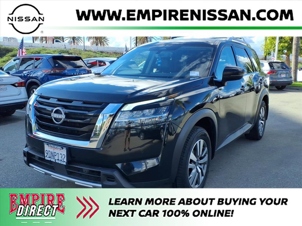 2023 Nissan Pathfinder SL's photo