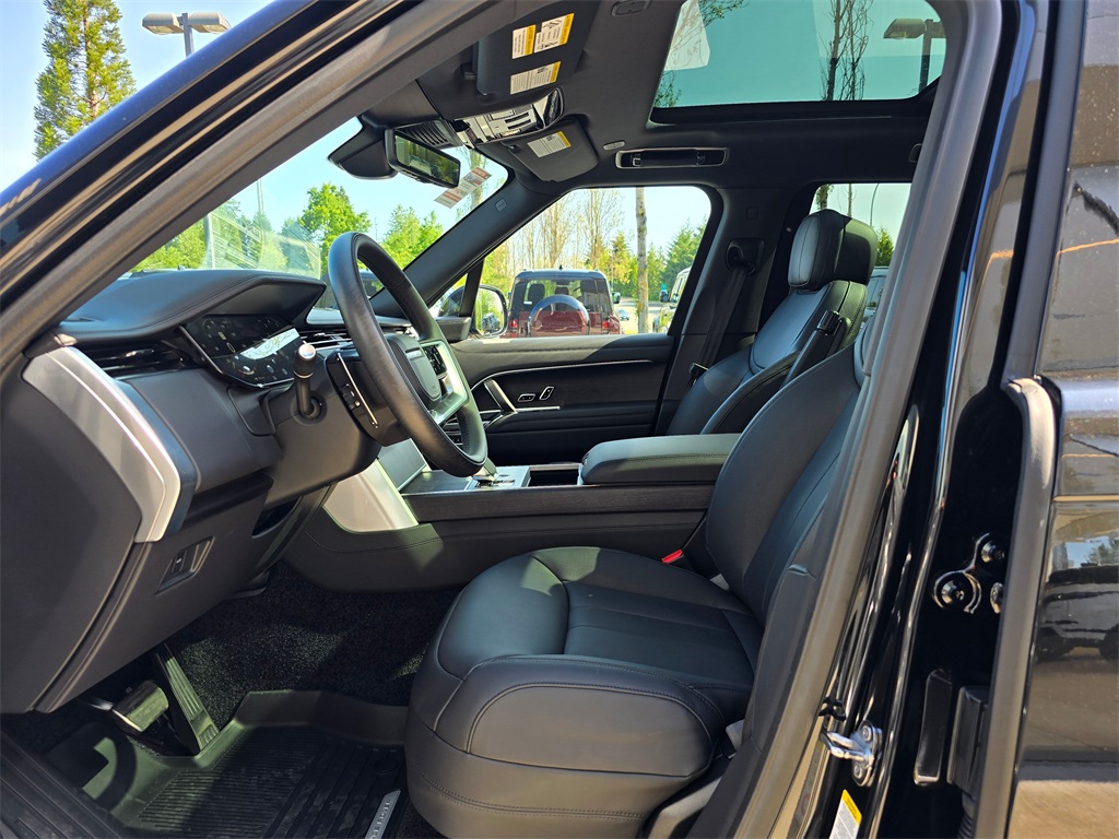 2025 Land Rover Range Rover SE photo 22