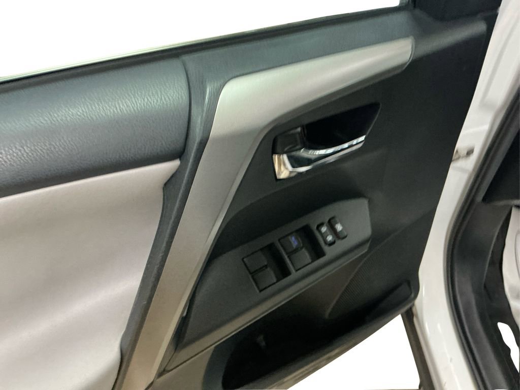 2017 Toyota RAV4 XLE photo 18