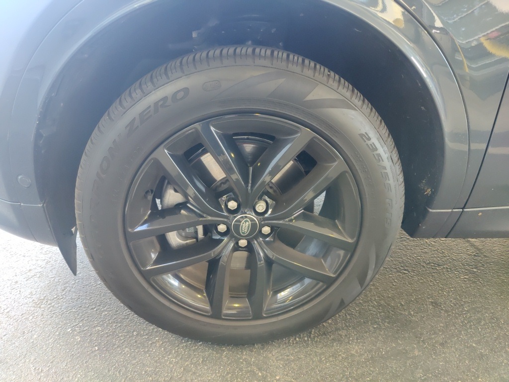 2024 Land Rover Discovery Sport S photo 2