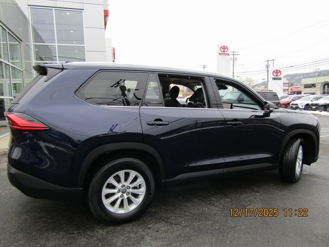 Image of Pre-Owned 2024 Toyota Grand Highlander XLE 4D Sport Utility AWD