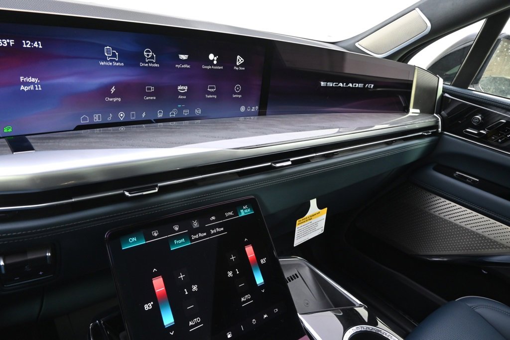 2025 Cadillac Escalade IQ Luxury photo 17