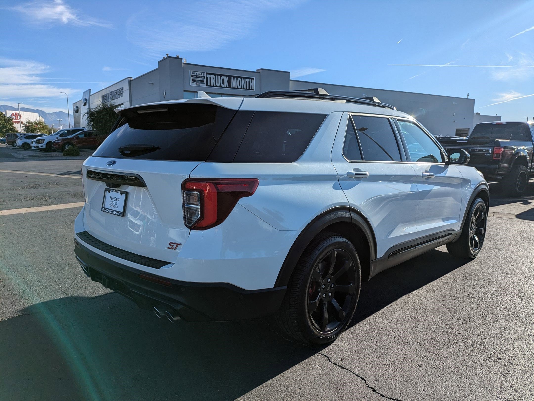 2020 Ford Explorer ST photo 3