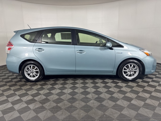 2017 Toyota Prius V Four photo 2