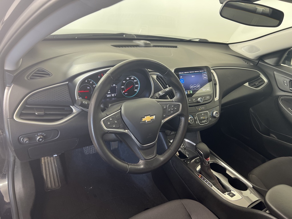 2022 Chevrolet Malibu RS photo 3