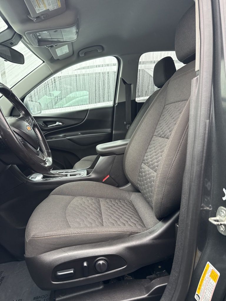 2019 Chevrolet Equinox LT photo 2