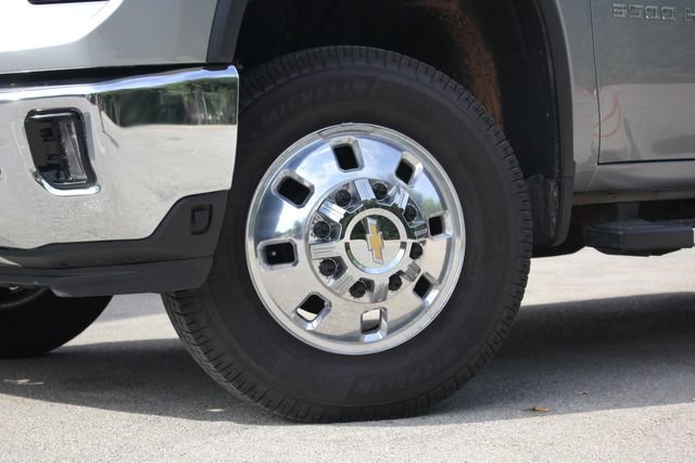 2025 Chevrolet Silverado 3500HD LTZ photo 4