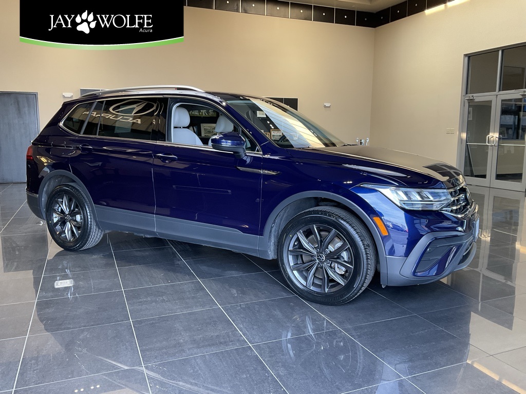 2023 Volkswagen Tiguan SE's photo