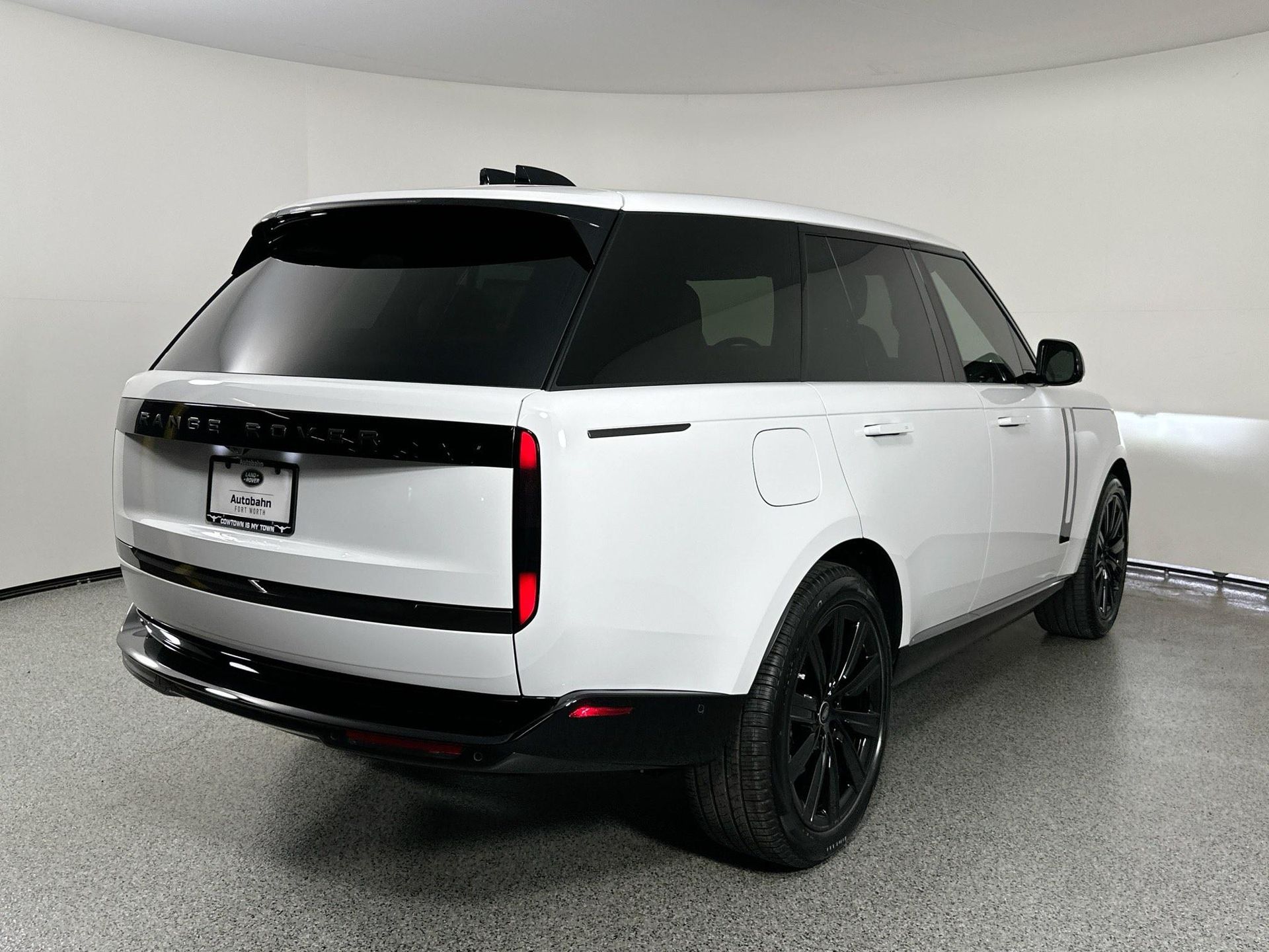 2025 Land Rover Range Rover SE photo 4