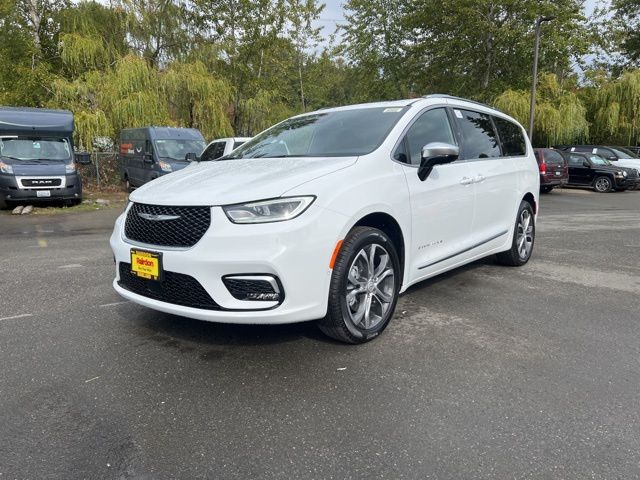 2026 Chrysler Pacifica Pinnacle photo 3