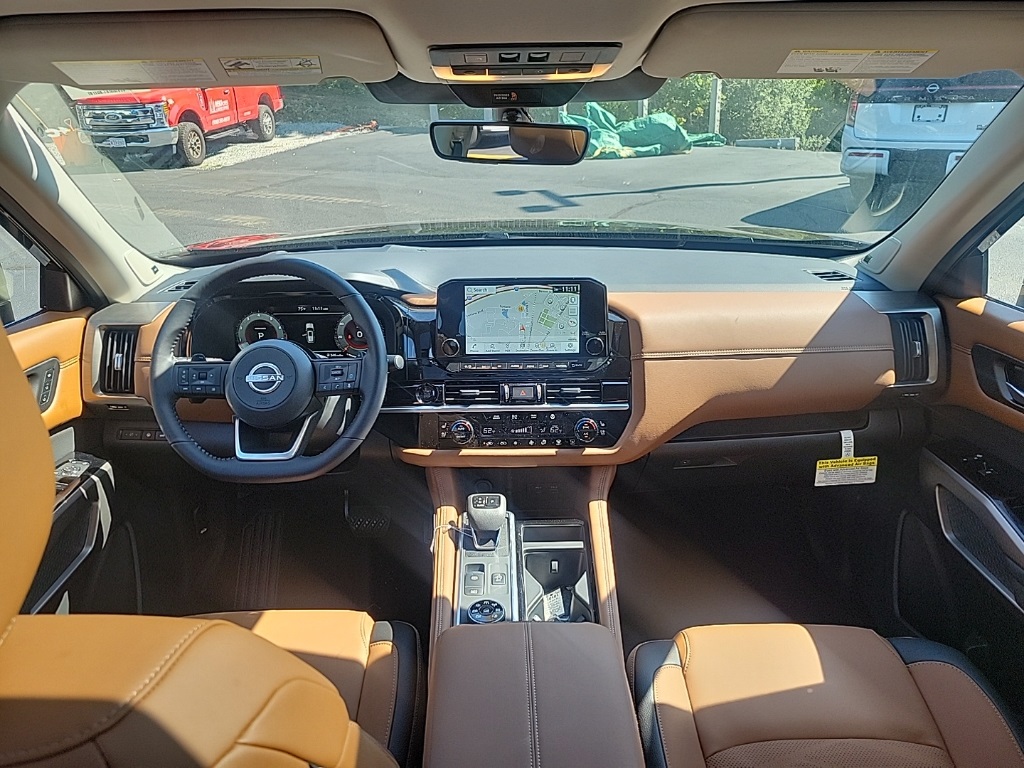 2025 Nissan Pathfinder Platinum photo 7