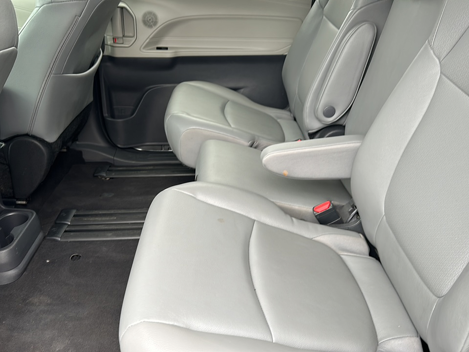 2024 Toyota Sienna XLE photo 10