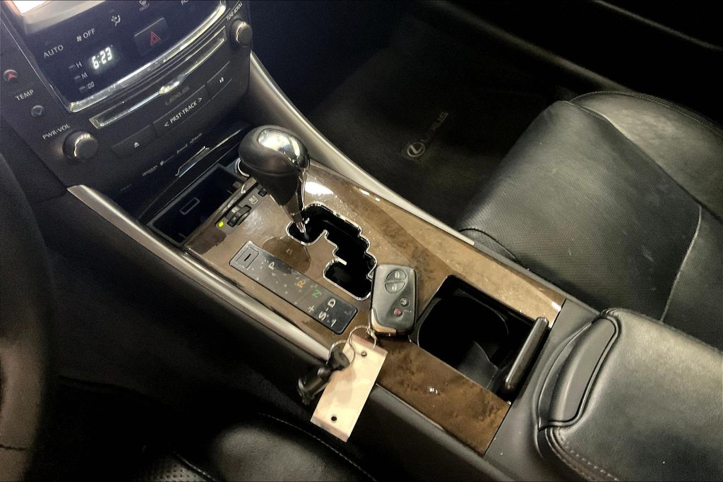 2014 Lexus IS 350C photo 12