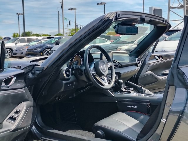 2022 Mazda MX-5 Miata RF Miata Grand Touring photo 16