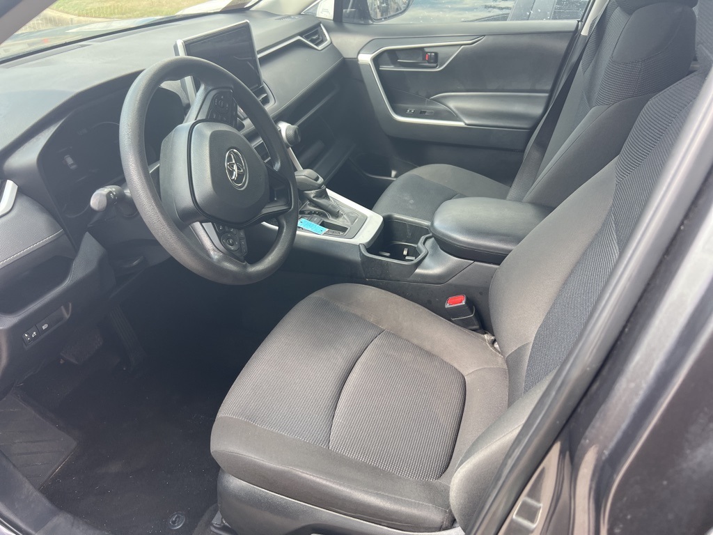 2023 Toyota RAV4 LE photo 3