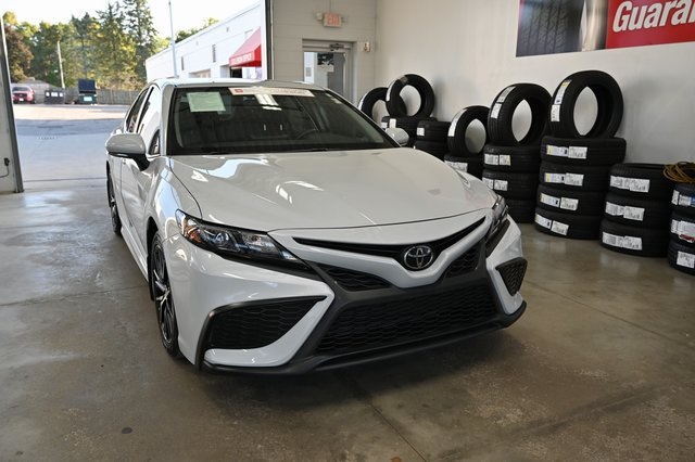 2023 Toyota Camry SE photo 3