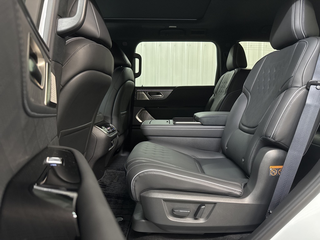 2026 Infiniti QX80 photo 30