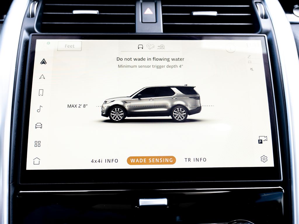 2024 Land Rover Discovery S photo 17