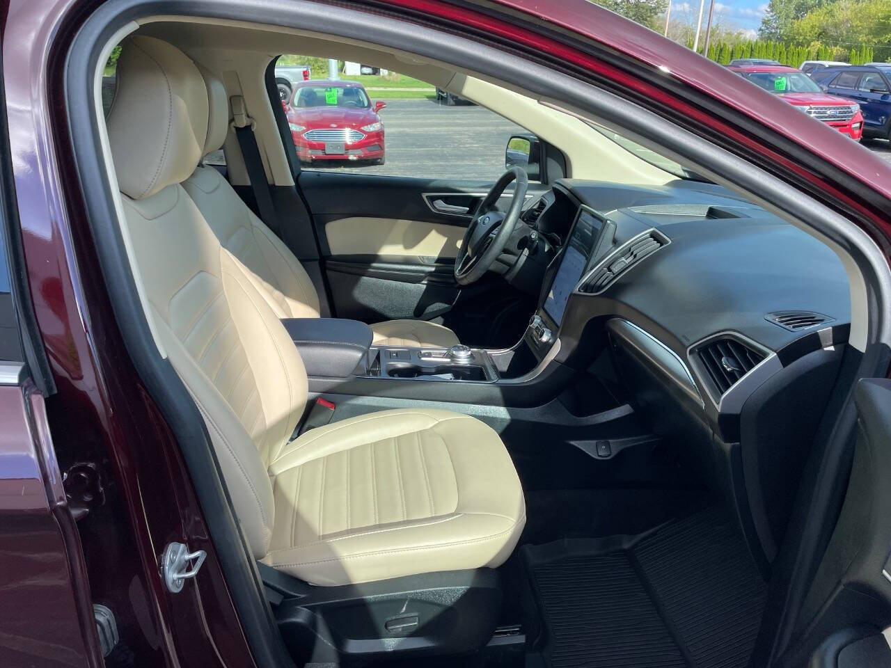 2022 Ford Edge SEL photo 8