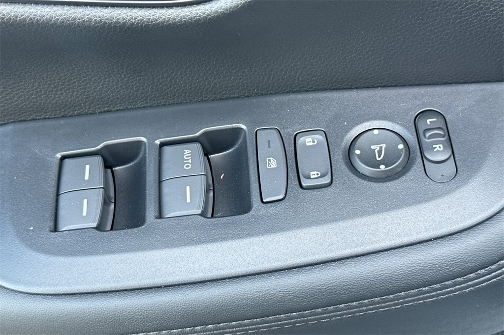 2026 Honda HR-V LX photo 12
